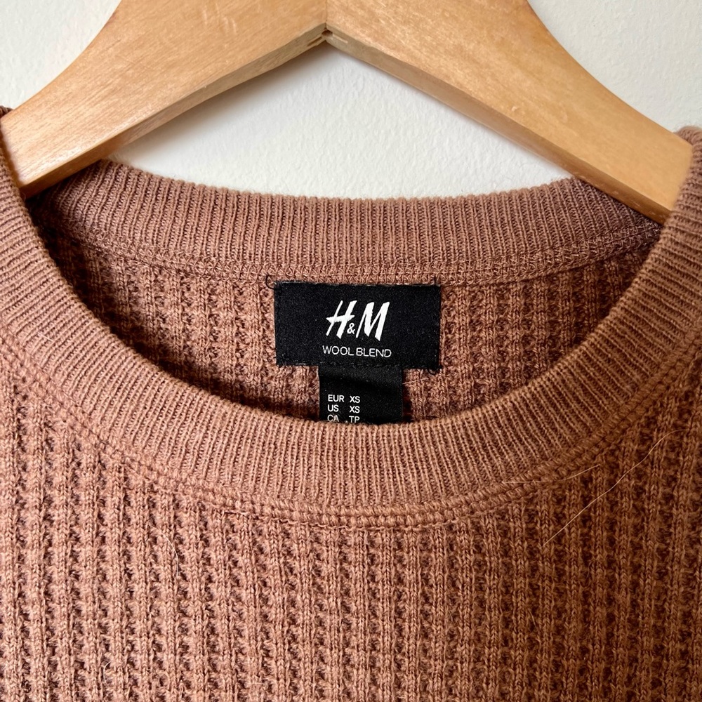 Men’s XS Fitted Waffle Sweater with Black Stripes